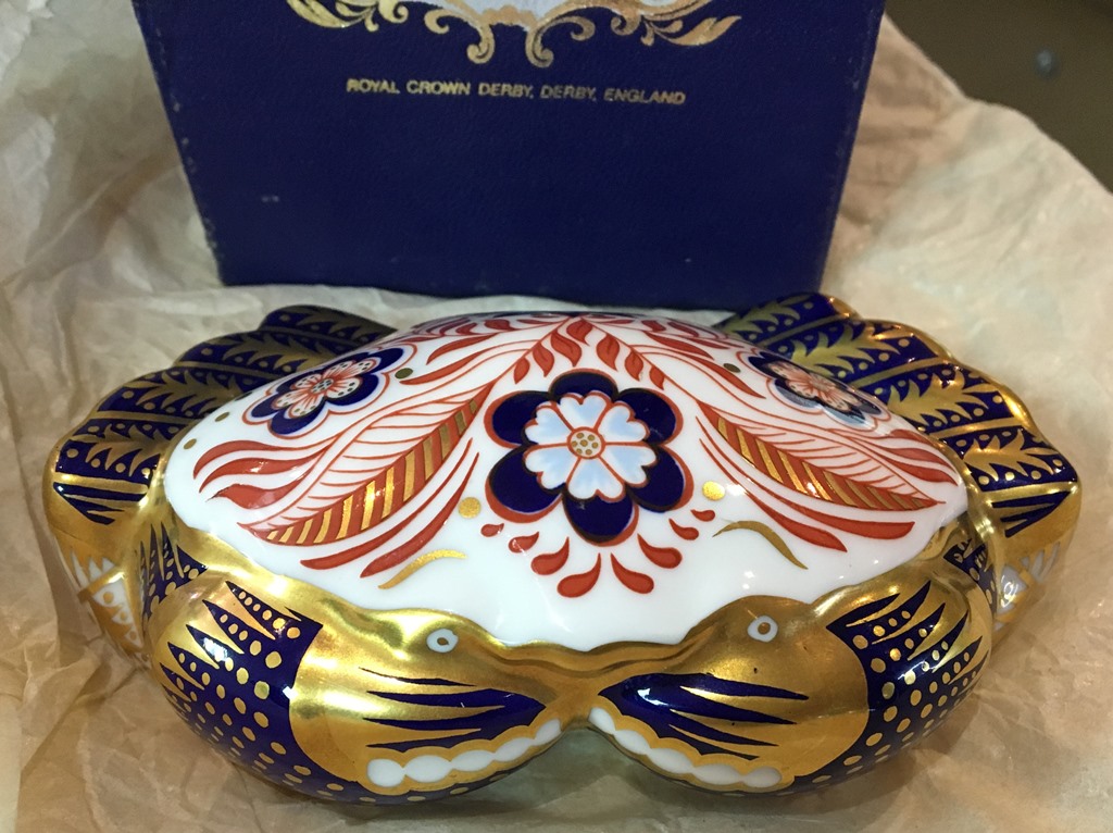 ROYAL CROWN DERBY IMARI PATTERN CRAB PAPERWEIGHT | Collector's World